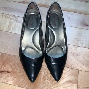 Bandolino B-Flexible leather black pumps